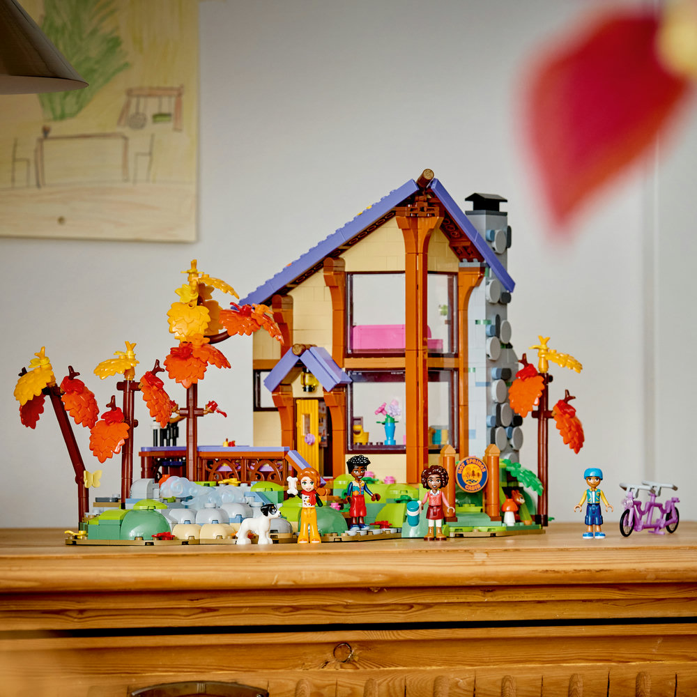 42705 Cosy Autumn Forest Cabin