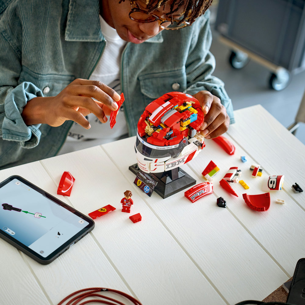 43014 Scuderia Ferrari HP Charles Leclerc Helmet