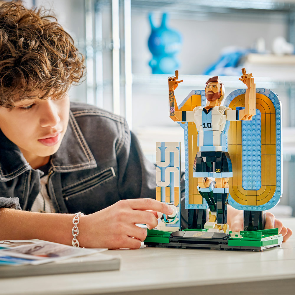 43015 Lionel Messi – Soccer Legend