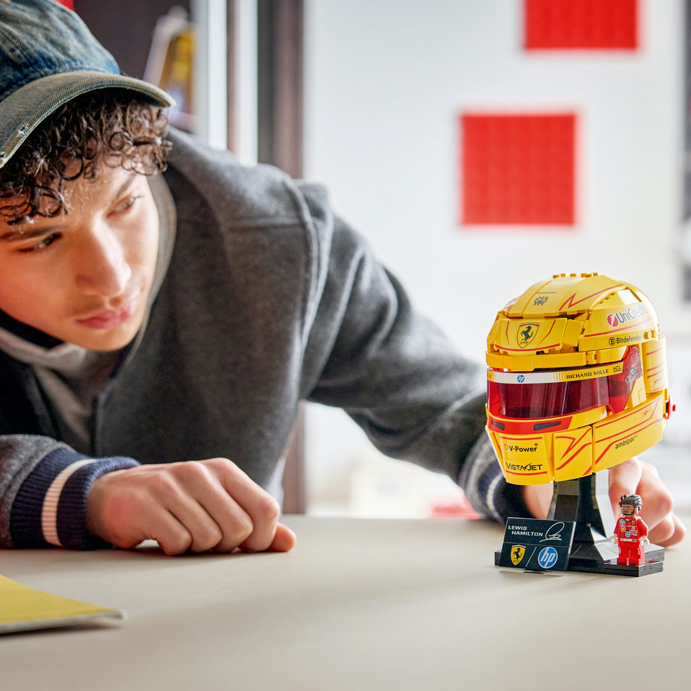 43022 Scuderia Ferrari HP Lewis Hamilton Helmet
