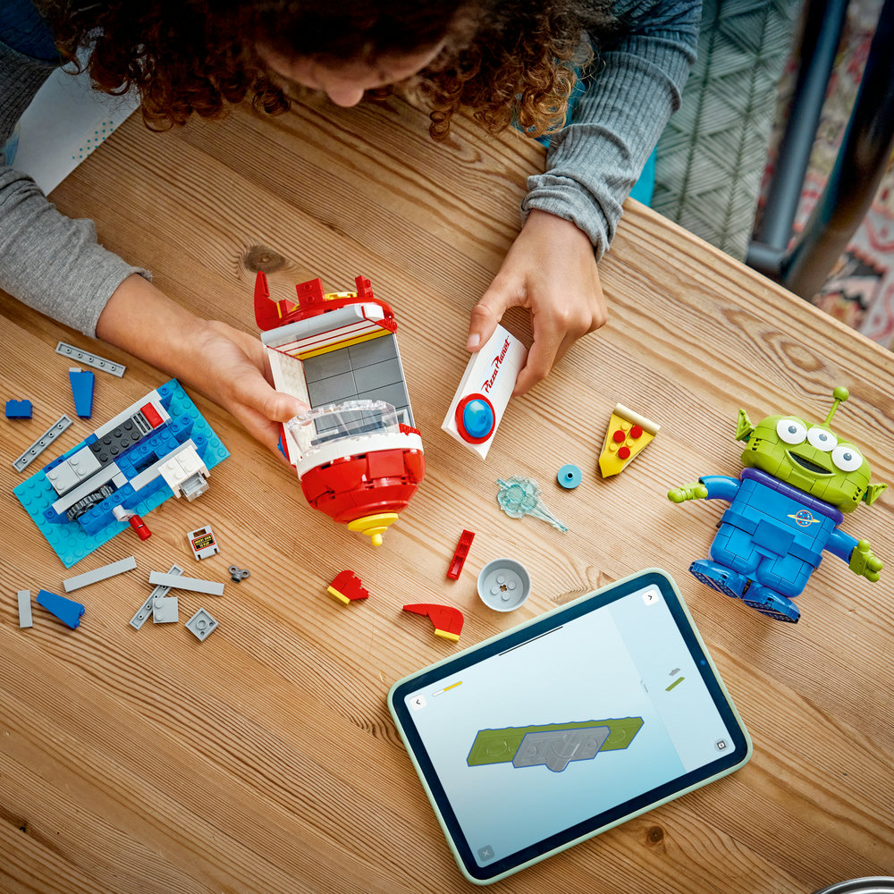 43307 Alien with Pizza Planet Rocket Ride