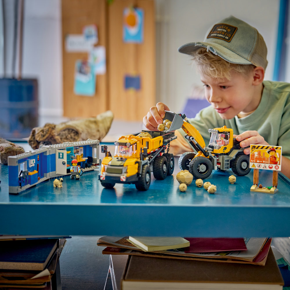 60494 Dump Truck & Front End Loader