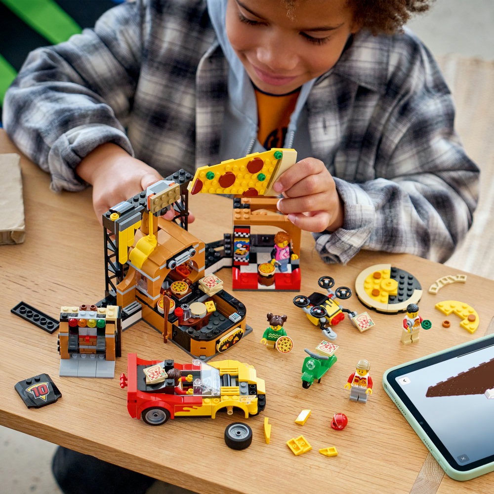60496 Pizza Delivery Experience with Vehicles