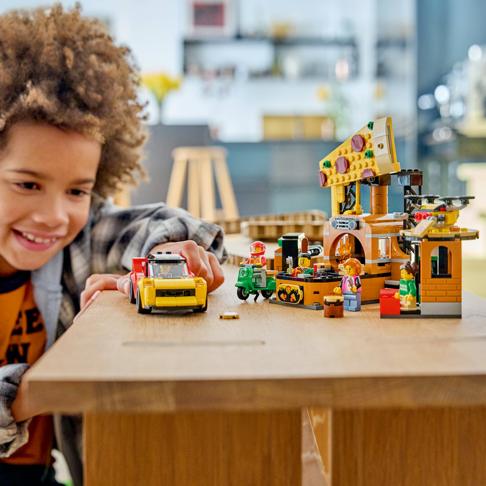 60496 Pizza Delivery Experience with Vehicles