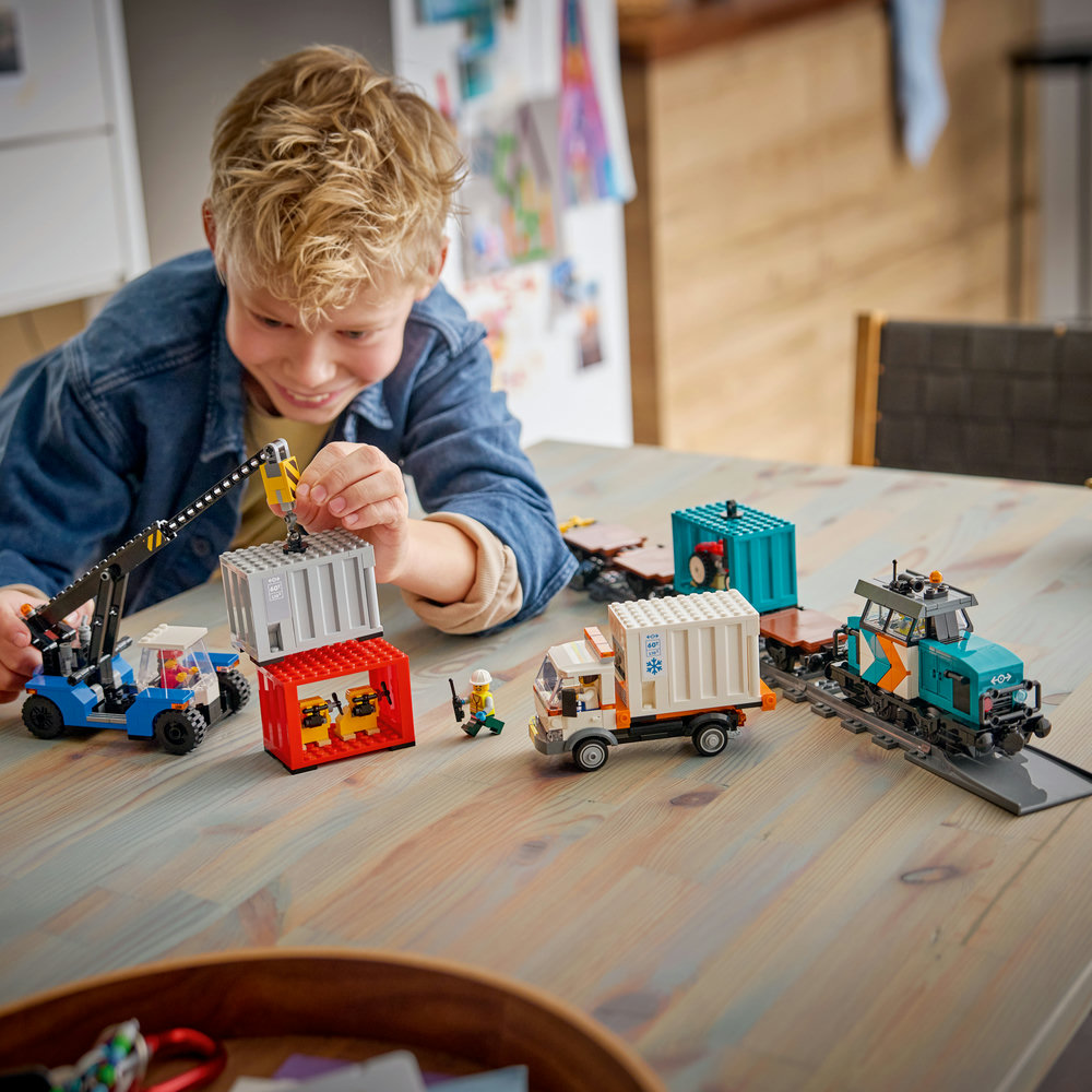 60509 Harbor Freight Train with Crane & Truck