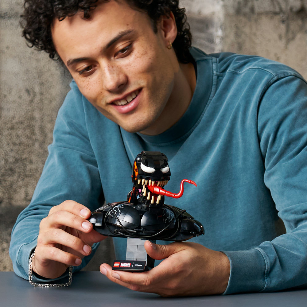 76356 Venom Bust
