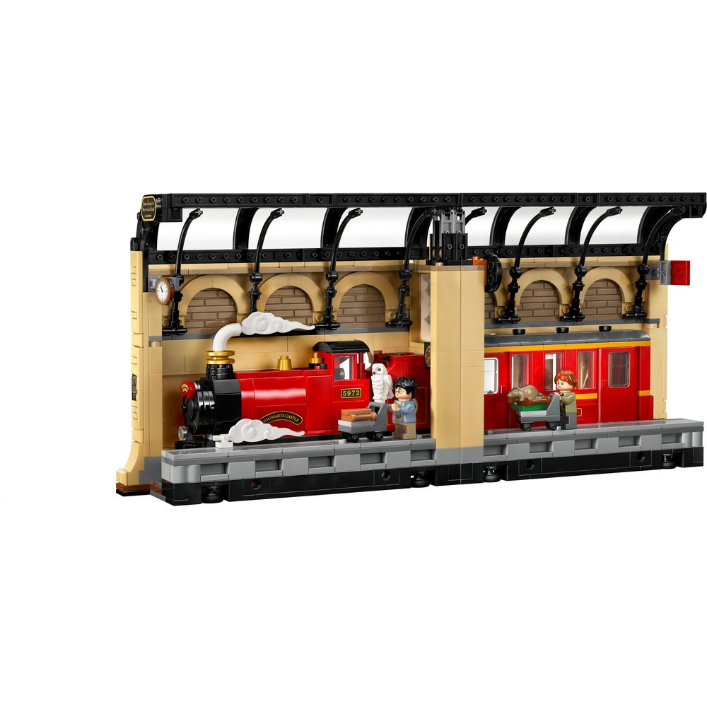 76450 Book Nook: Hogwarts™ Express