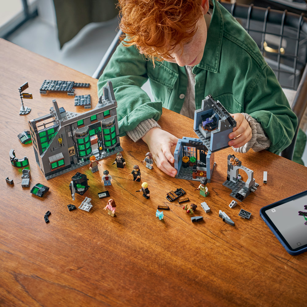 76471 Knockturn Alley™ Wizarding Shops