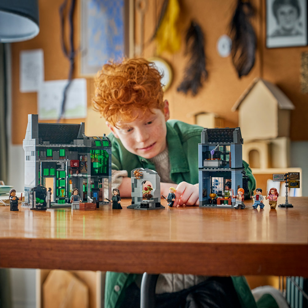 76471 Knockturn Alley™ Wizarding Shops