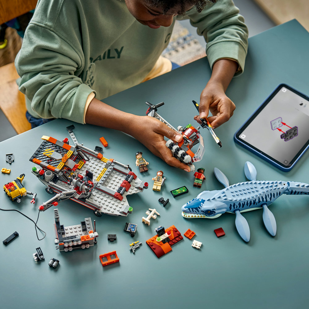 77983 Mosasaurus Dinosaur Boat Attack