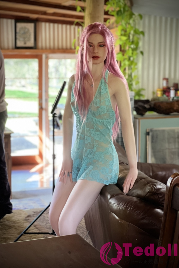 Starpery Queen 171cm欧米風ダッチワイフ 熟女 妖艶な姿 セクシー系ラブドール Aカップ ノーマル肌 掲載画像はフルシリコン製