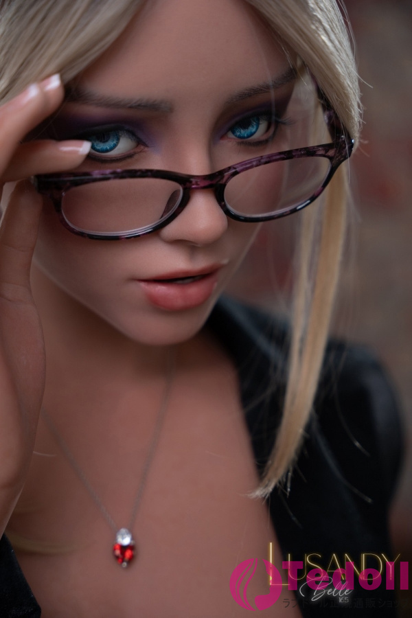 Lusandy Doll Belle 165cmフルシリコン製 妖艶な外人系 スレンダー体型の高級ラブドール Dカップ ブラウン肌