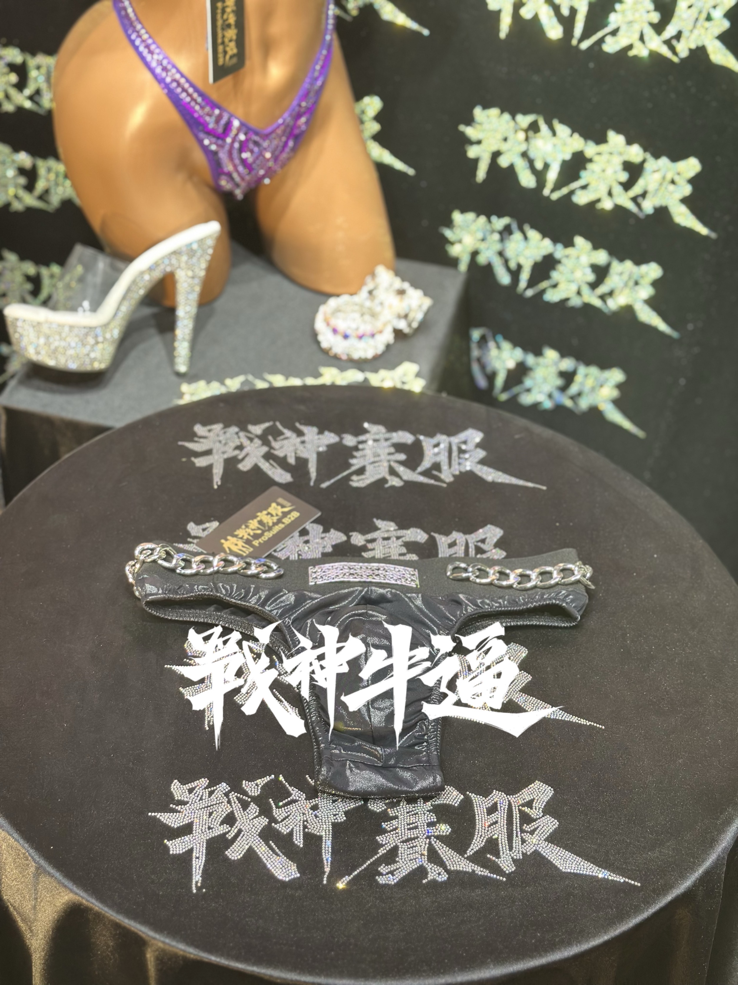 MM006 Posing Trunk with Chain Ornaments for Muscle Model by ProSuits