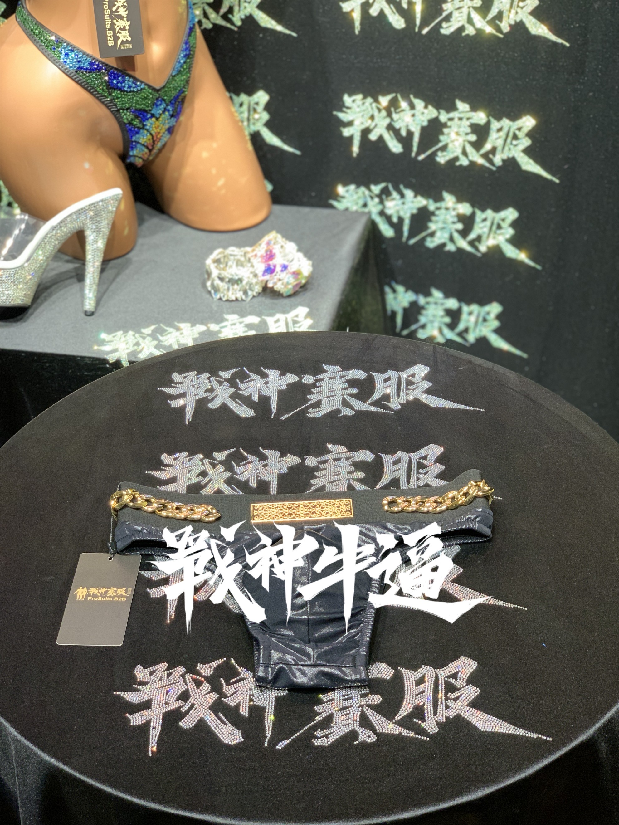 MM06 Posing Trunk with Chain Ornaments for Muscle Model ProSuits