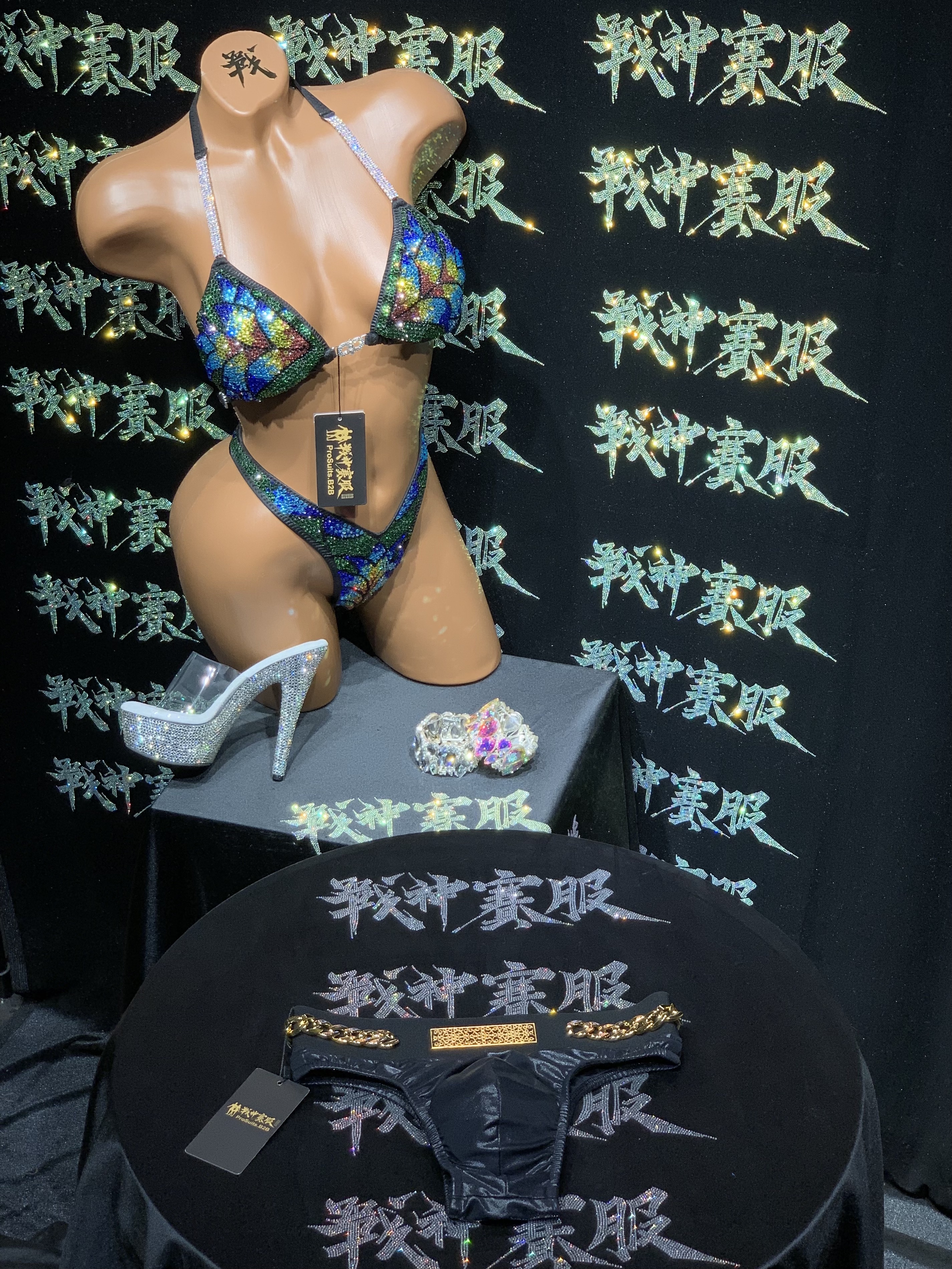 MM06 Posing Trunk with Chain Ornaments for Muscle Model ProSuits