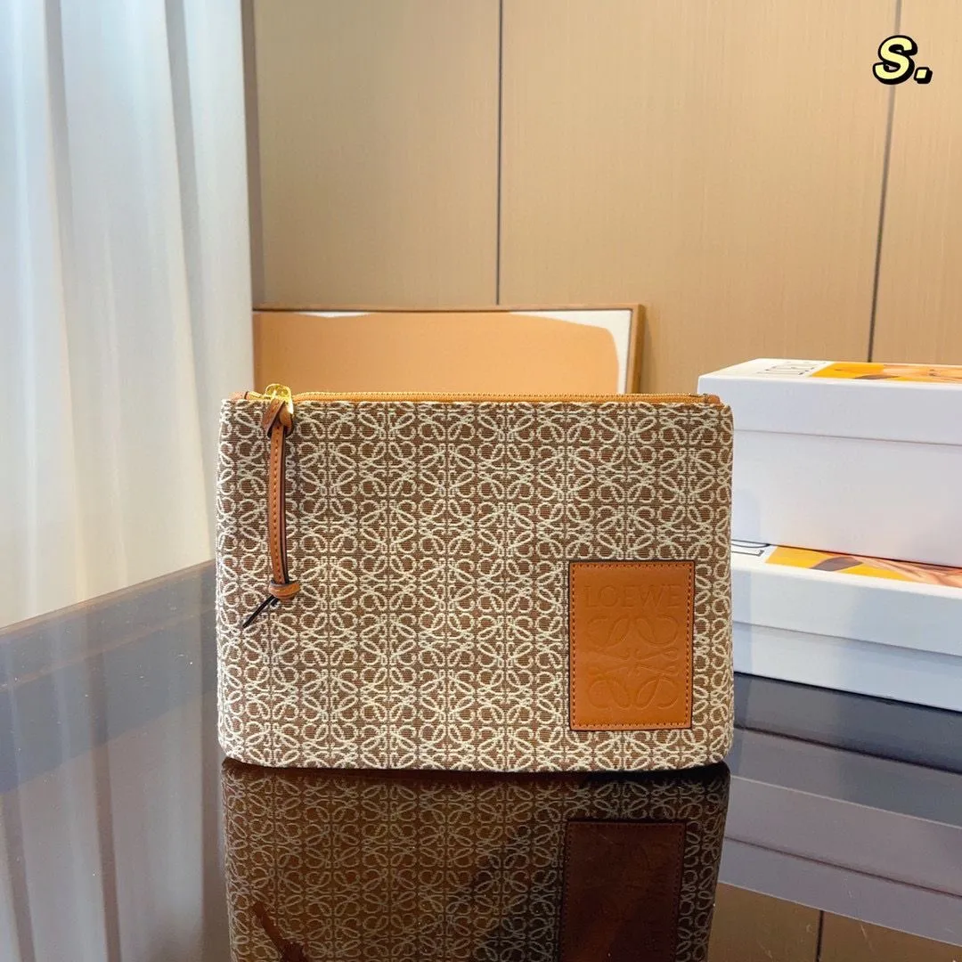【国内発送】LOEWE クラッチバッグ ブラウン