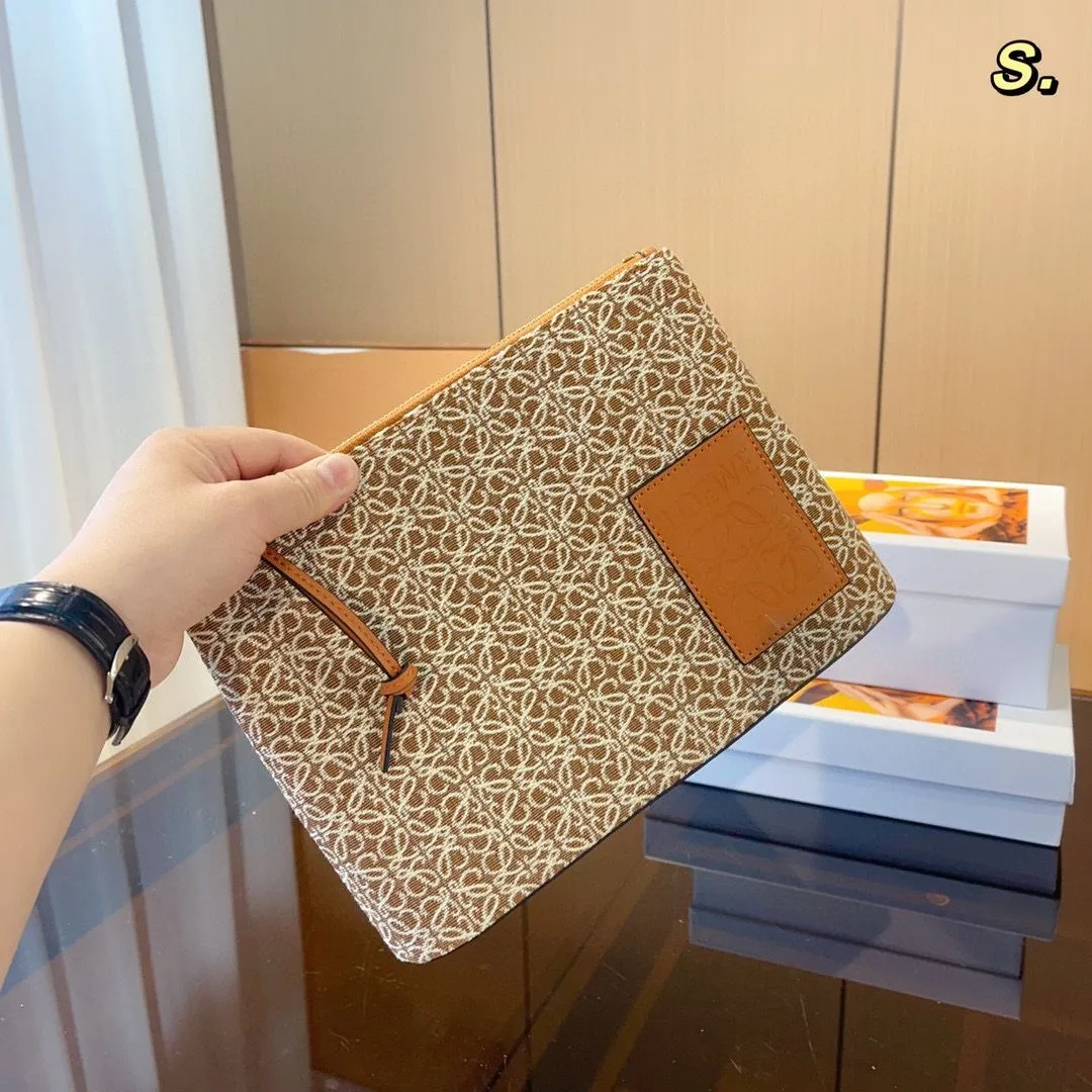 【国内発送】LOEWE クラッチバッグ ブラウン