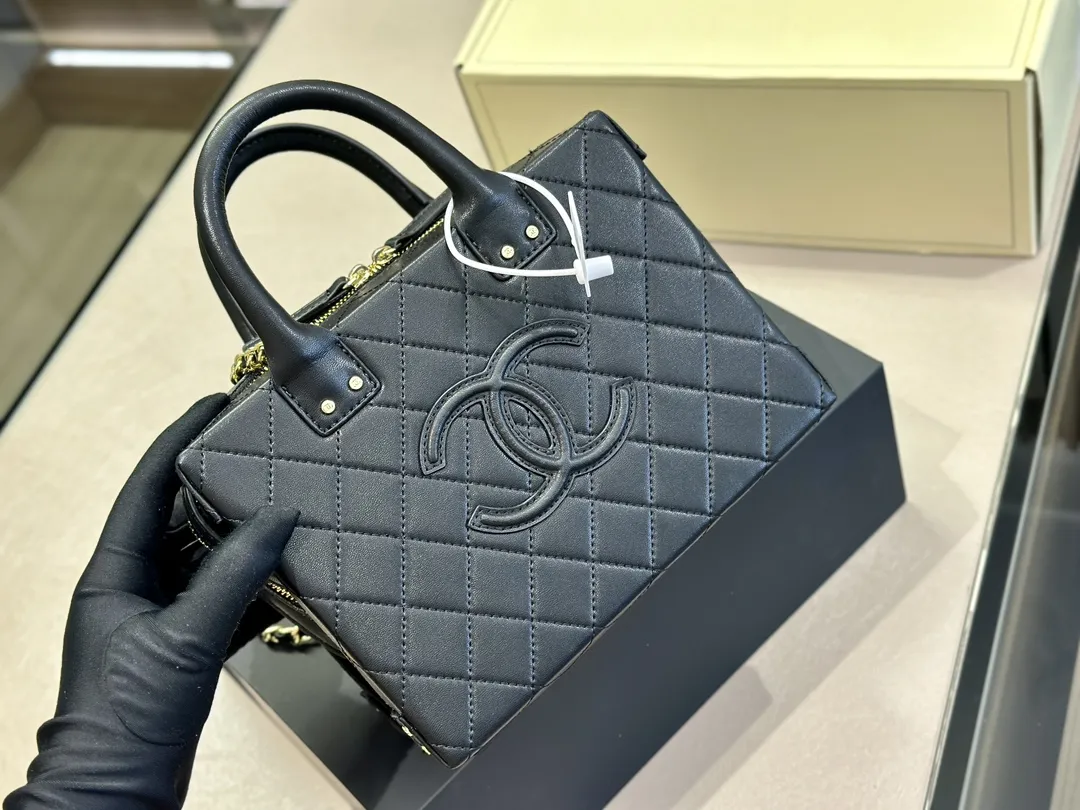 【完売必至】CHANEL バニティケース バッグ 4カラー