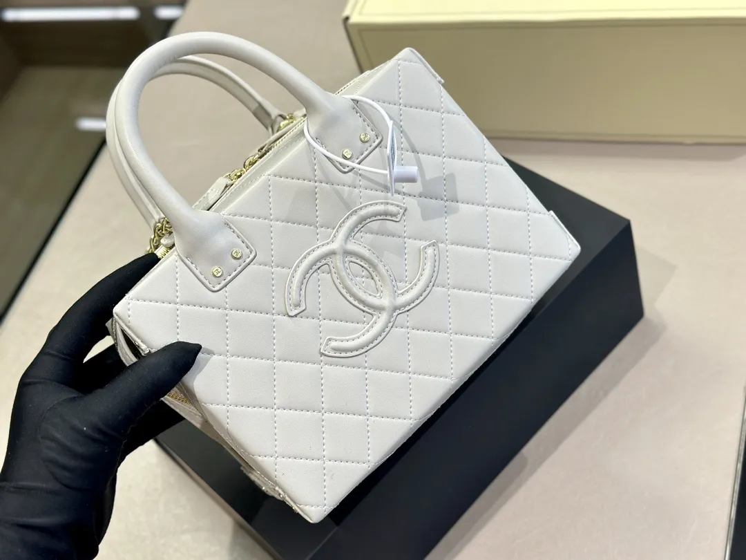 【完売必至】CHANEL バニティケース バッグ 4カラー