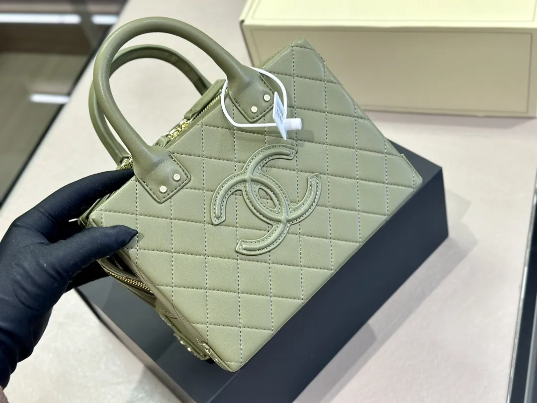 【完売必至】CHANEL バニティケース バッグ 4カラー