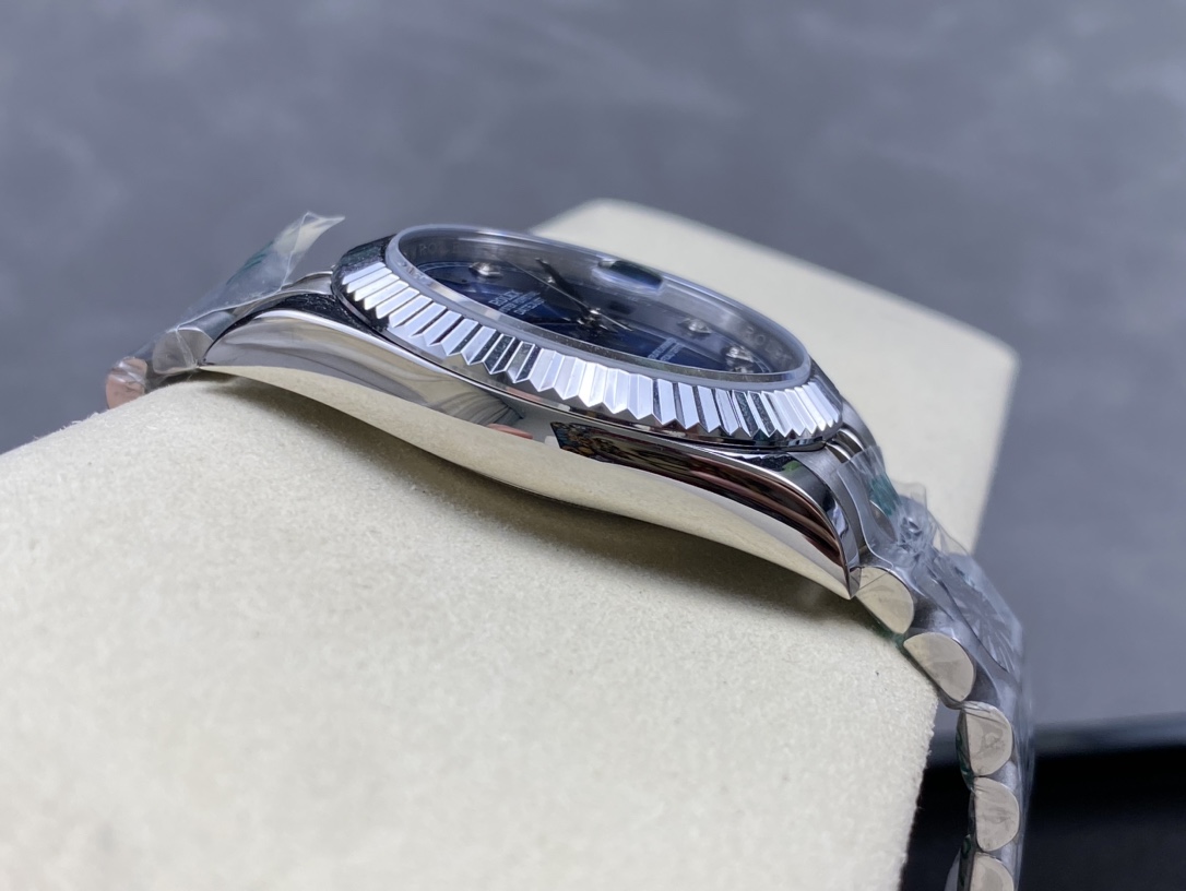 高級腕時計 41mm ステンレススチール＆18Kホワイトゴールド ベゼル ブルーダイヤル インデックス モデル