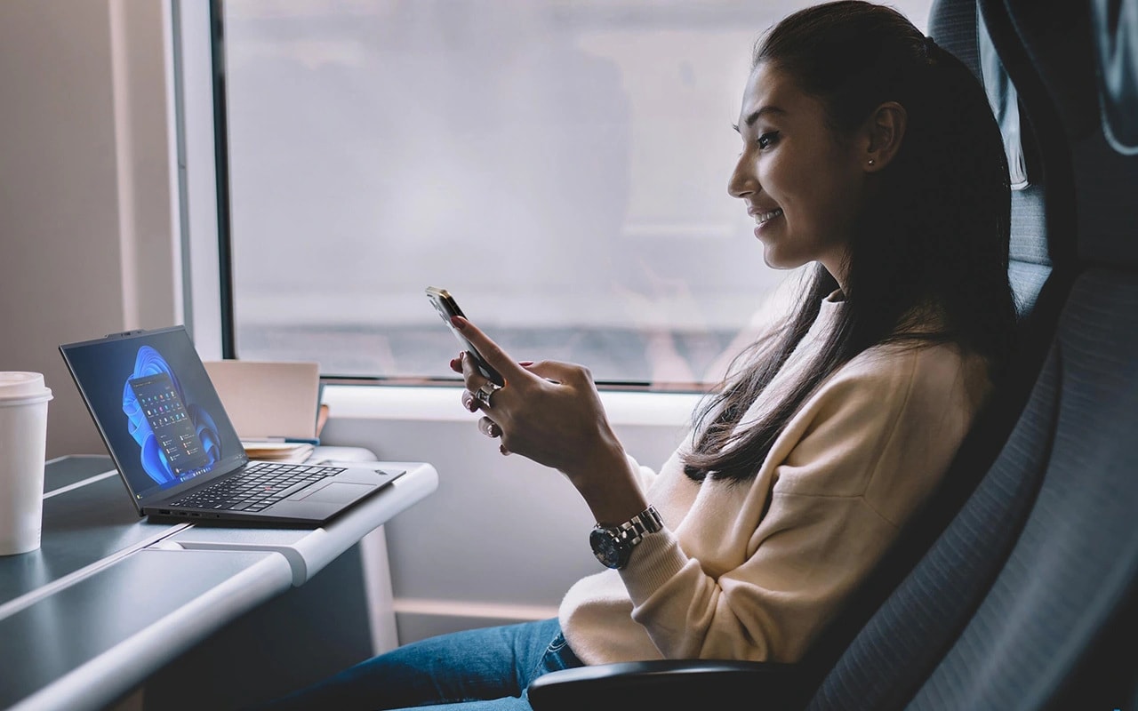 Power efficiency & long battery life let you work anywhere unplugged on the Lenovo ThinkPad X1 Carbon Gen 13 Aura Edition laptop.