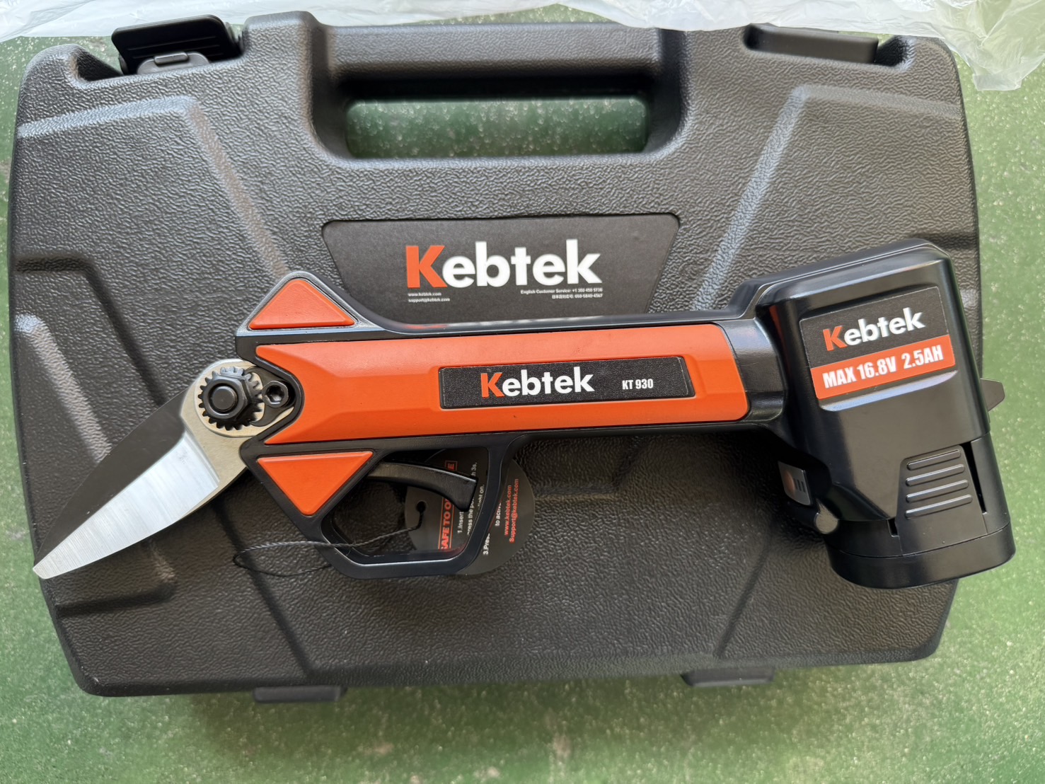 Kebtek充電式剪定鋏KT930の長い替え刃、元のブレードより長い