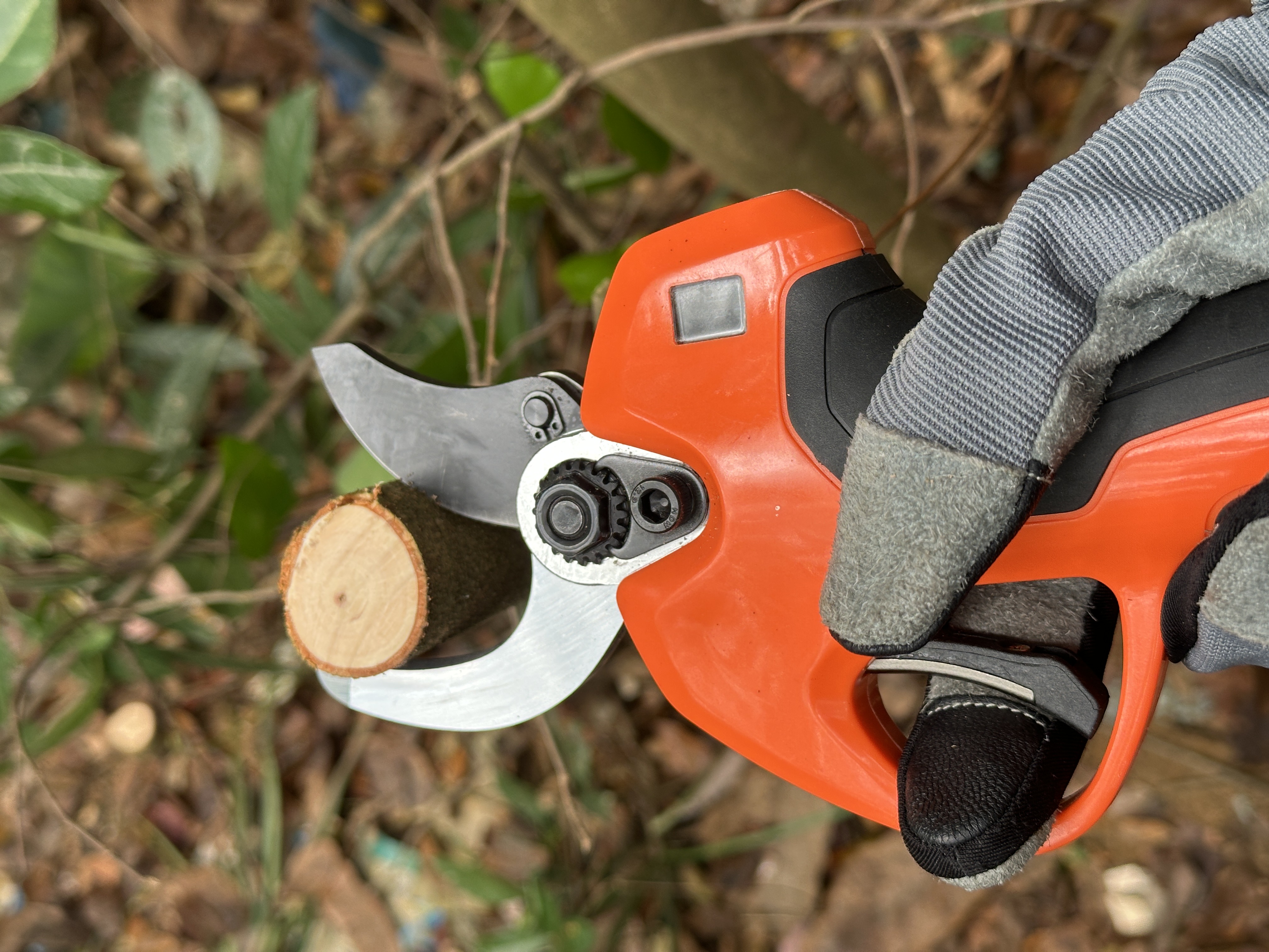 電動剪定バサミ 剪定バサミ 18V切断径40mmのコードレス充電式剪定バサミ 2