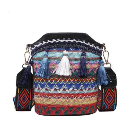 Ladies ethnic style personality one-shoulder messenger bag tassel bucket bag - dianpubaba
