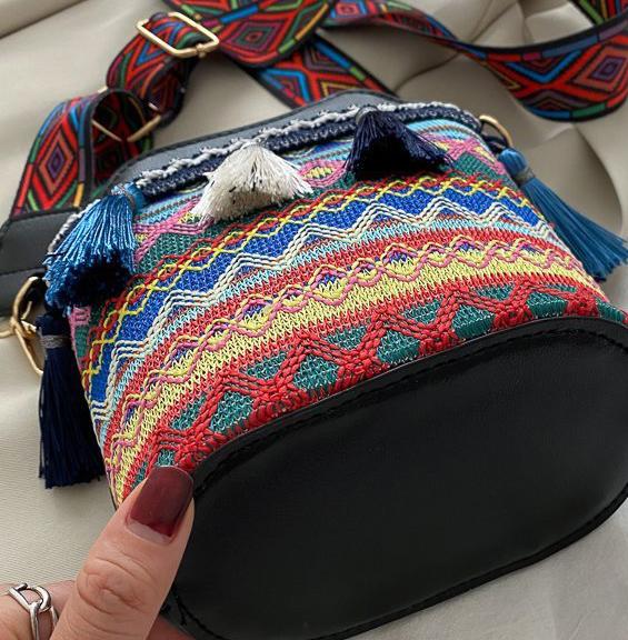 Ladies ethnic style personality one-shoulder messenger bag tassel bucket bag - dianpubaba