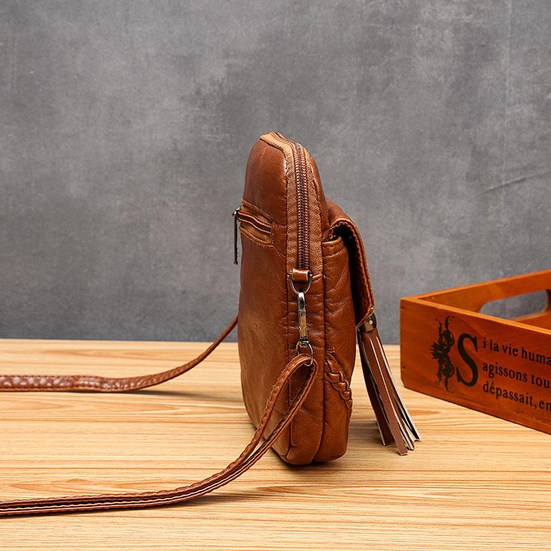 Women's Retro Leather Large Capacity Zip-up Waterproof Crossbody Bag - dianpubaba