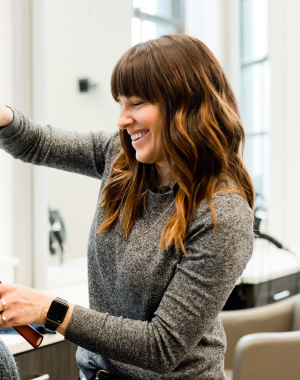 广东中山灯具奶油风温馨浪漫花朵护眼儿童房卧室灯原木房间吸顶灯 dianpubaba