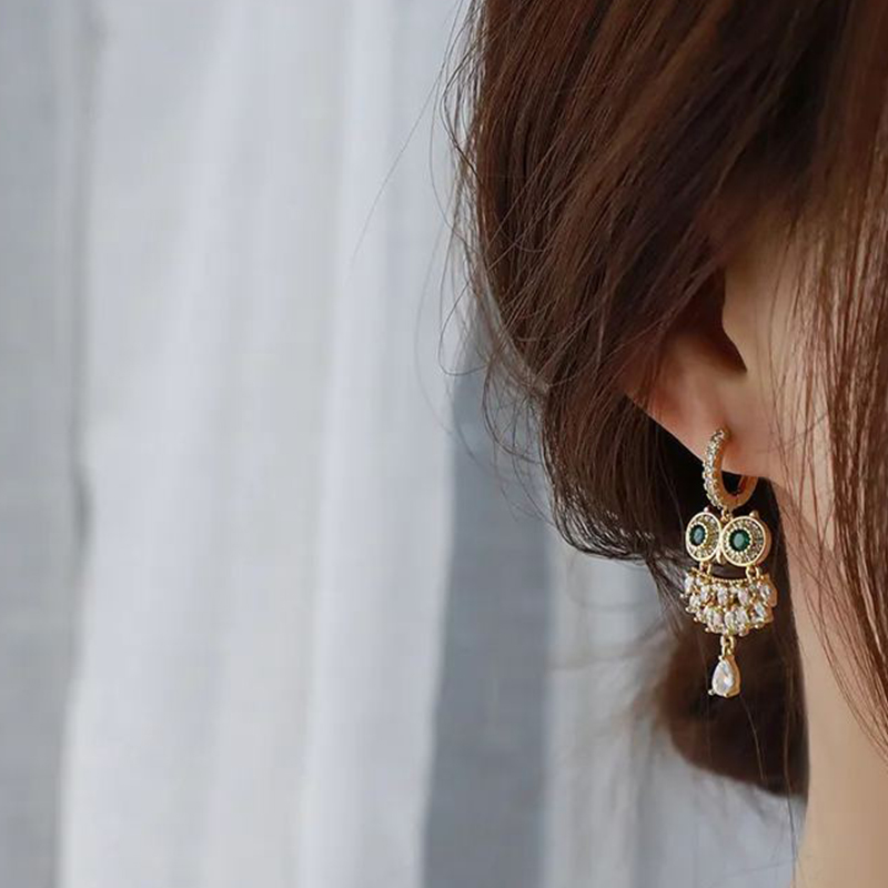 精緻貓頭鷹鋯石耳環