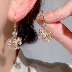 馬年超閃鑲鑽氣質耳環