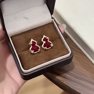 復古風紅絲絨葫蘆耳釘