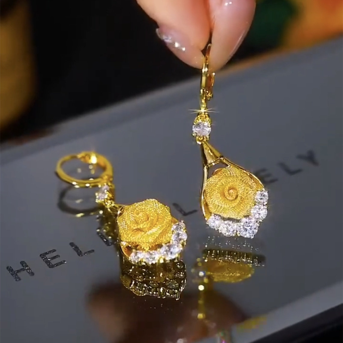 金色鑲鑽網紗玫瑰花耳環