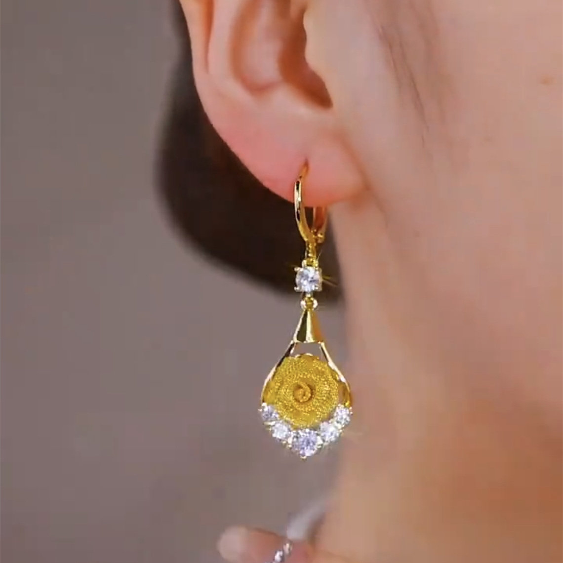 金色鑲鑽網紗玫瑰花耳環
