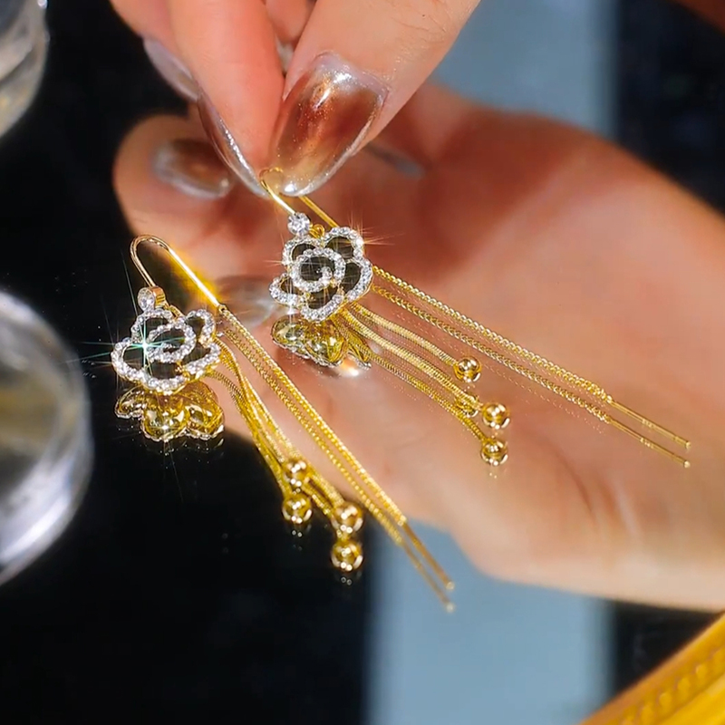 黑色山茶花耳環