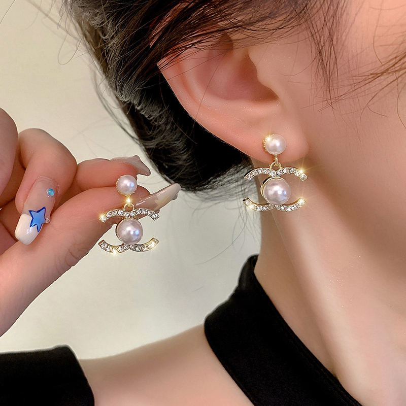 個性時髦雙cc珍珠耳環耳環 earrings山茶花系列珍珠水鑽純銀針式耳環項錬手錬 珠寶 山茶花珍珠系列飾品
