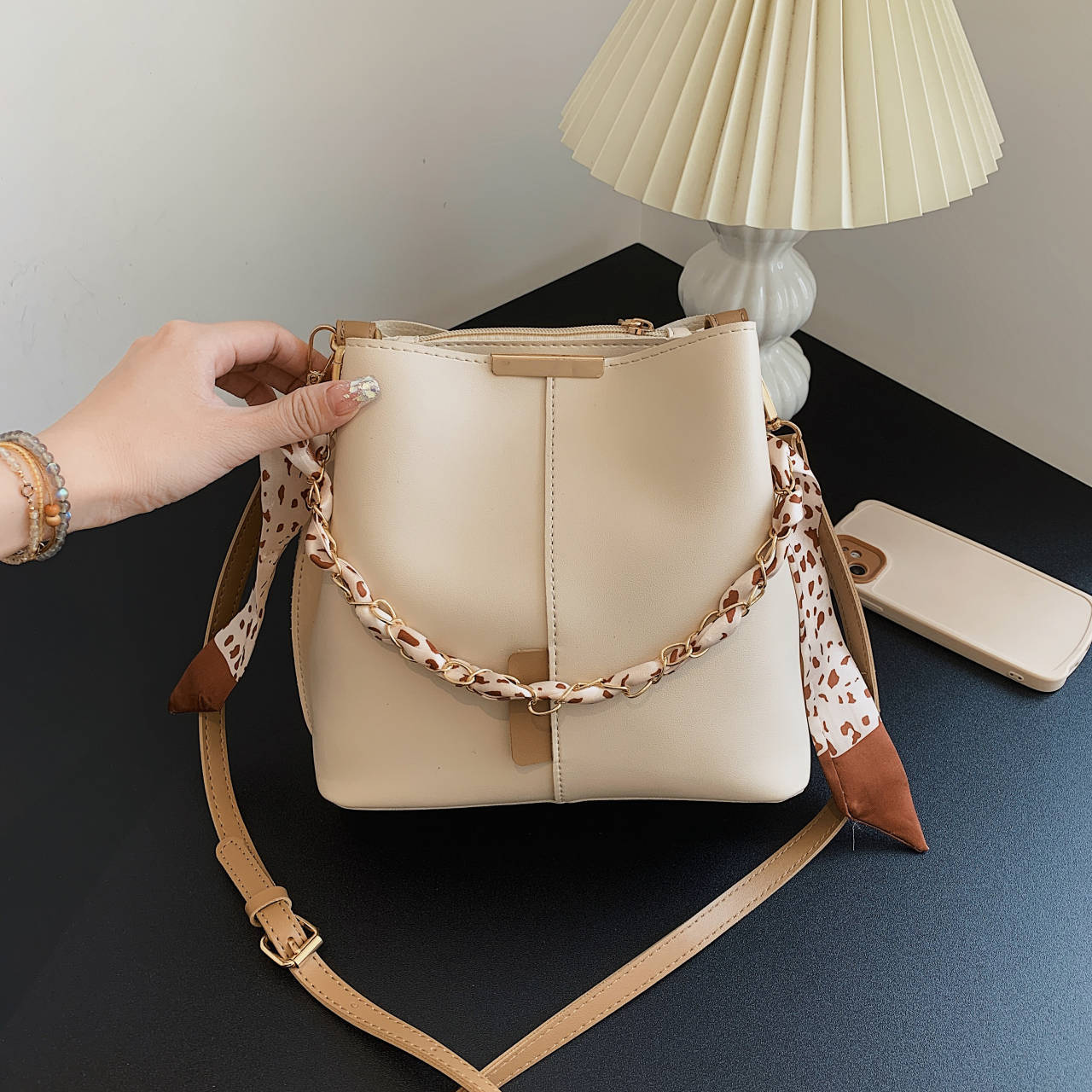 韩版纯色精致简约百搭斜挎小方包