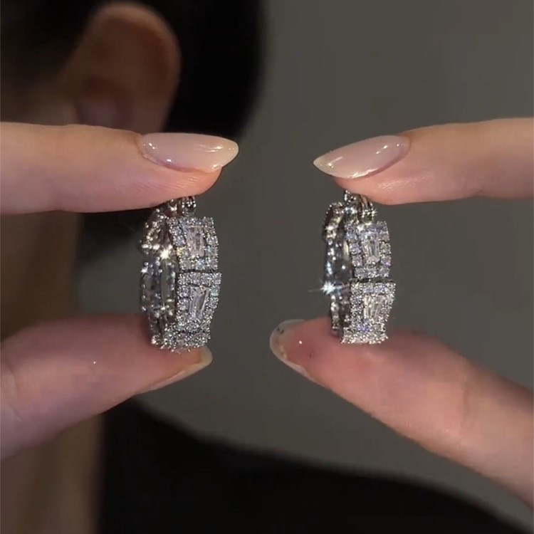 高級感滿鑽圈圈耳環