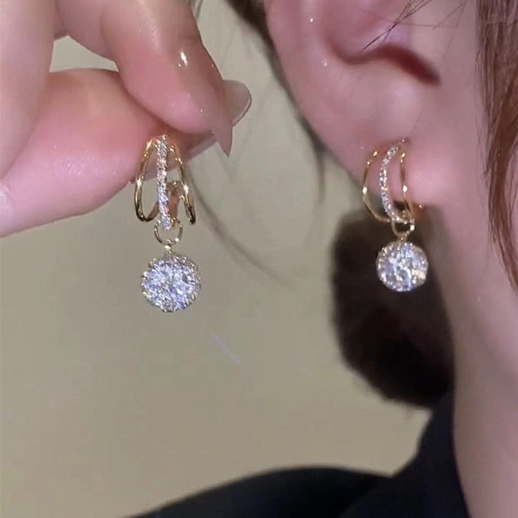 個性時尚立體鋯石耳環