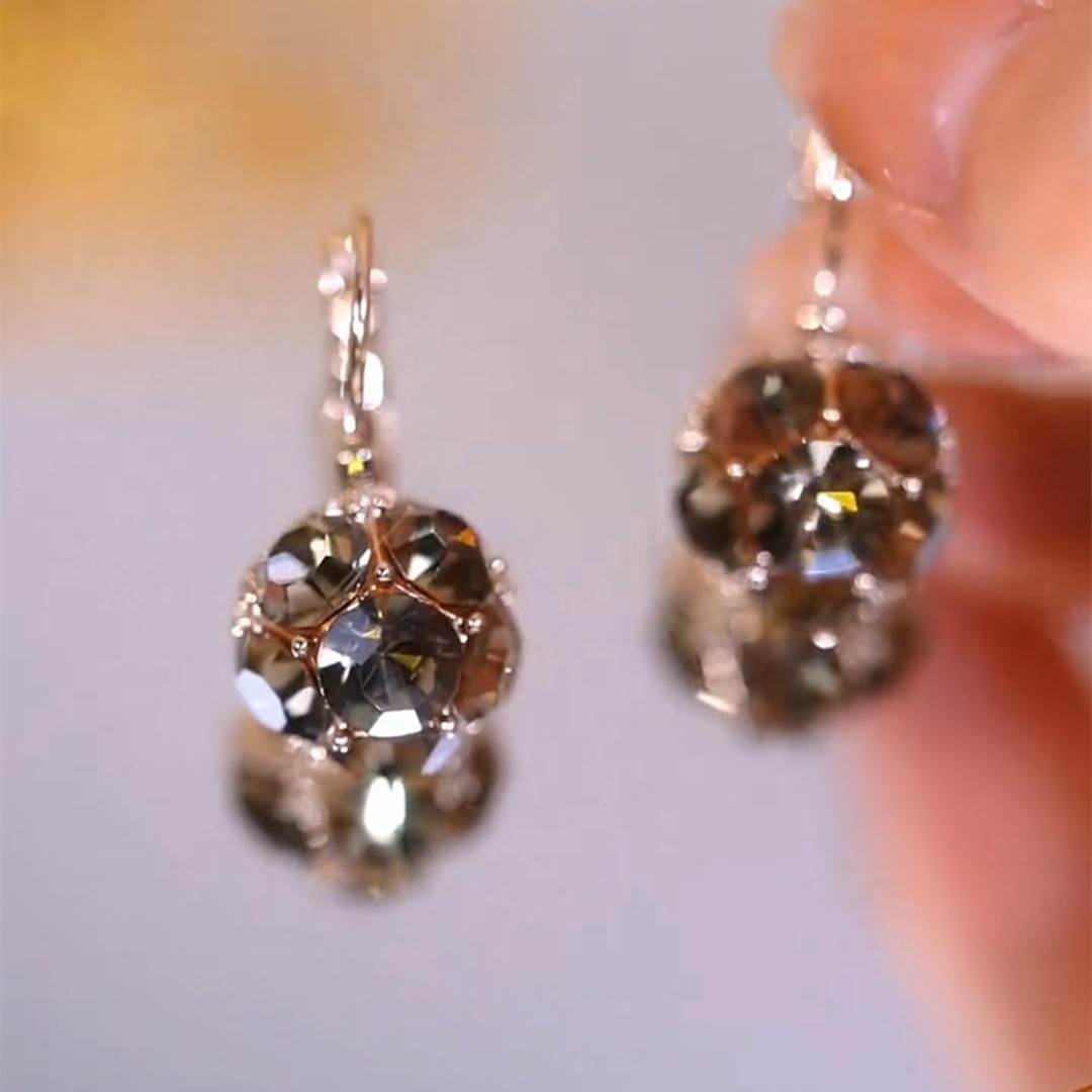 新款銀針灰鑽耳環