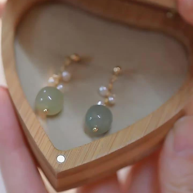 珍珠和田玉石耳環