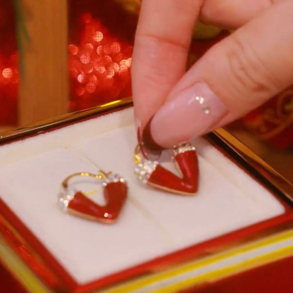 愛心VV紅色鋯石輕奢耳環