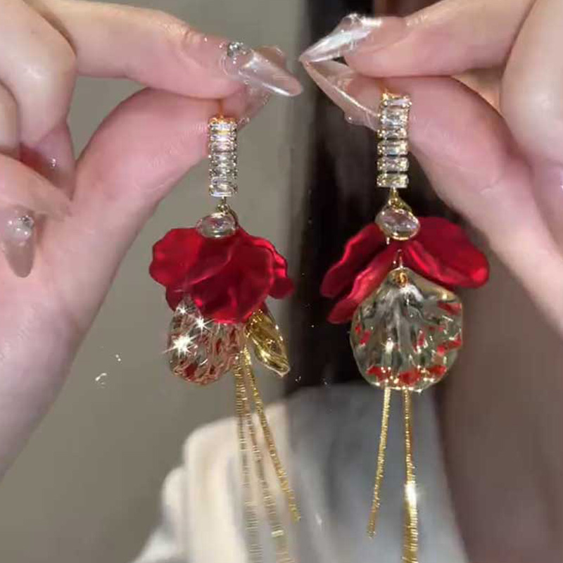 輕奢風紅花瓣長款流蘇耳環