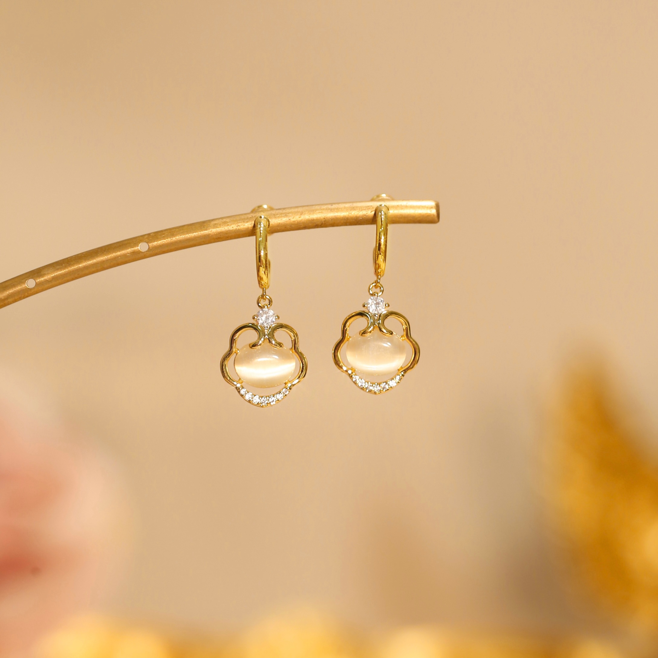 「如意」錦衫貓眼石如意鎖耳扣耳環