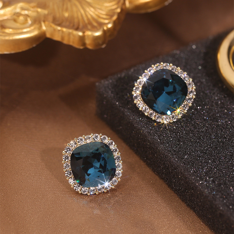 日常通勤精緻藍色水晶耳環