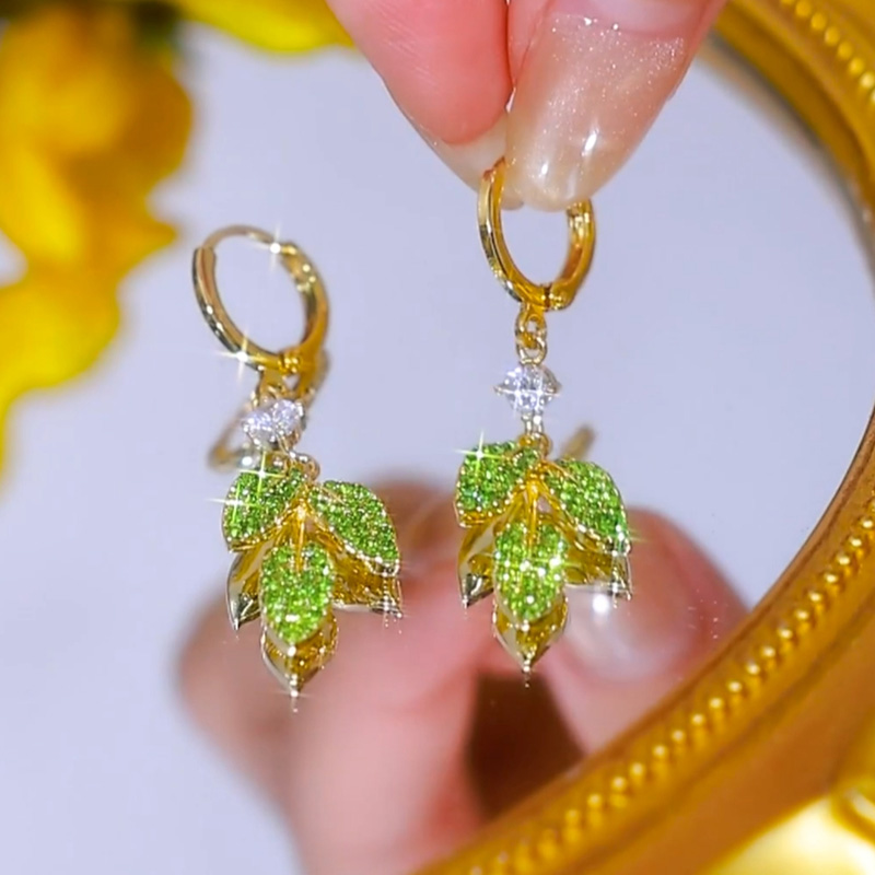 綠色滿鑽樹葉耳環
