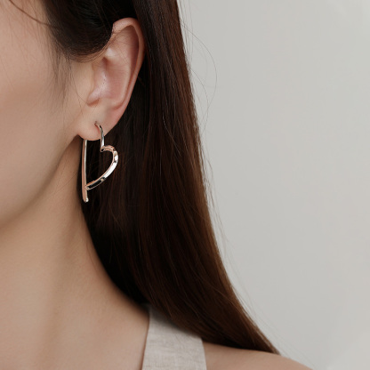 「怦然心動」交叉心形金屬耳環